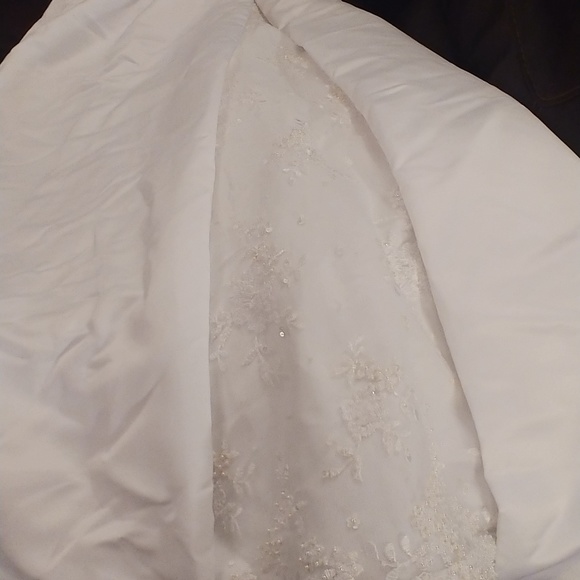 Wedding gown - Picture 3 of 5